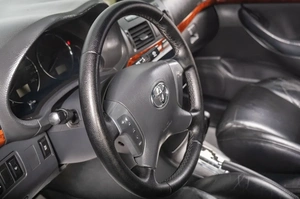 Седан Toyota Avensis 2005 года, 949000 рублей, Томск