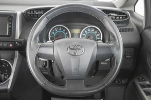 Минивэн Toyota Wish 2009 года, 1389000 рублей, Кемерово
