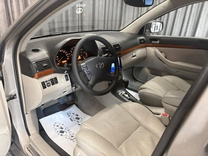 Седан Toyota Avensis 2006 года, 749000 рублей, Красноярск