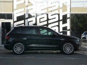 Внедорожник Volkswagen Tiguan 2018 года, 2490000 рублей, Волгоград