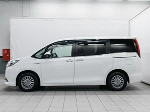 Минивэн Toyota Esquire 2016 года, 1699000 рублей, Красноярск