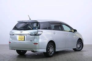 Минивэн Toyota Wish 2014 года, 1699000 рублей, Омск