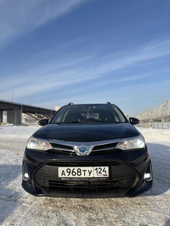 Универсал Toyota Corolla Fielder 2017 года, 1050000 рублей, Красноярск