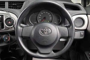 Хетчбэк Toyota Vitz 2013 года, 1089000 рублей, Оренбург