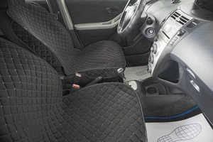 Хетчбэк Toyota Yaris 2007 года, 669000 рублей, Кемерово