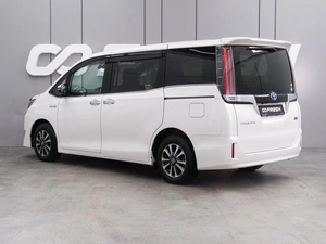 Минивэн Toyota Esquire 2018 года, 2499000 рублей, Воронеж