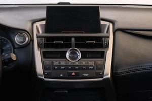 Внедорожник Lexus NX 2015 года, 2999000 рублей, Омск