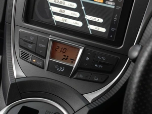Хетчбэк Toyota Ractis 2012 года, 999000 рублей, Тюмень