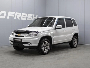 Внедорожник Chevrolet Niva 2017 года, 825000 рублей, Омск