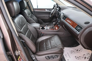 Внедорожник Volkswagen Touareg 2013 года, 1889000 рублей, Красноярск