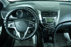 Седан Hyundai Solaris 2013 года, 899000 рублей, Омск