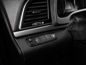 Седан Hyundai Elantra 2017 года, 1379000 рублей, Тюмень