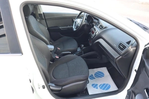 Седан Kia Rio 2015 года, 1350000 рублей, Мирное