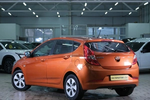 Хетчбэк Hyundai Solaris 2015 года, 949000 рублей, Омск