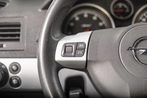 Хетчбэк Opel Astra GTC 2010 года, 559000 рублей, Томск