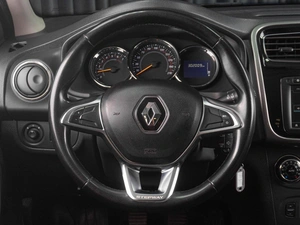 Седан Renault Logan Stepway 2018 года, 689000 рублей, Тюмень