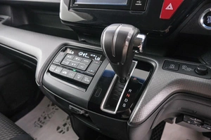 Минивэн Honda Stepwgn Spada 2015 года, 2049000 рублей, Красноярск