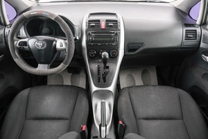Хетчбэк Toyota Auris 2011 года, 1109000 рублей, Красноярск