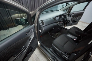 Минивэн Toyota Isis 2011 года, 1149000 рублей, Красноярск