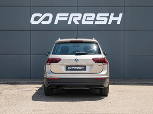 Внедорожник Volkswagen Tiguan 2018 года, 2180000 рублей, Краснодар