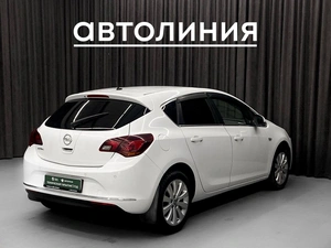 Хетчбэк Opel Astra 2014 года, 700000 рублей, Красноярск