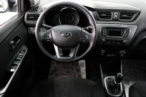 Седан Kia Rio 2013 года, 869000 рублей, Омск