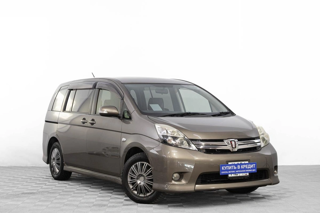 Минивэн Toyota Isis 2012 года, 1399000 рублей, Барнаул