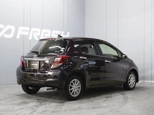 Хетчбэк Toyota Vitz 2016 года, 990000 рублей, Омск