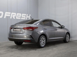 Седан Hyundai Solaris 2020 года, 1820000 рублей, Омск
