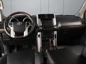 Внедорожник Toyota Land Cruiser Prado 2010 года, 2990000 рублей, Омск