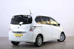 Минивэн Honda Freed 2014 года, 1399000 рублей, Омск
