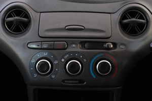 Хетчбэк Toyota Vitz 1999 года, 419000 рублей, Омск