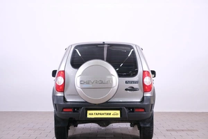 Внедорожник Chevrolet Niva 2015 года, 899000 рублей, Омск