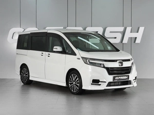 Минивэн Honda Stepwgn Spada 2017 года, 2485000 рублей, Красный Пахарь