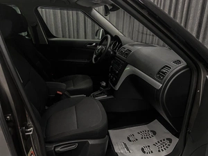 Внедорожник Skoda Yeti 2011 года, 650000 рублей, Красноярск