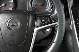 Седан Opel Astra 2012 года, 899000 рублей, Тюмень