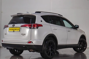 Внедорожник Toyota RAV4 2018 года, 2719000 рублей, Челябинск