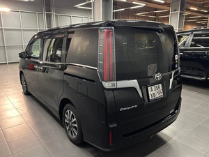 Минивэн Toyota Esquire 2020 года, 2847000 рублей, Красноярск