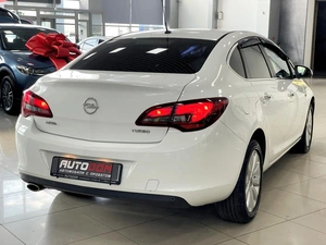 Седан Opel Astra 2013 года, 787000 рублей, Солонцы