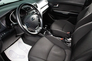 Седан Kia Rio 2017 года, 989000 рублей, Сургут