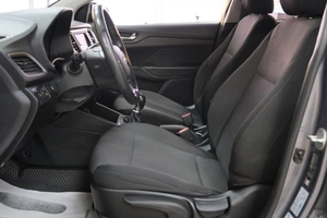 Седан Hyundai Solaris 2017 года, 1099000 рублей, Омск