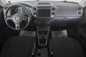 Внедорожник Volkswagen Tiguan 2011 года, 1289000 рублей, Кемерово