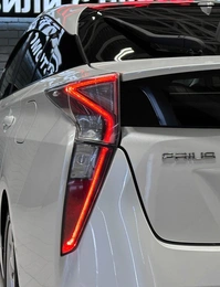 Лифтбек Toyota Prius 2016 года, 1697000 рублей, Красноярск