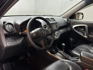 Внедорожник Toyota RAV4 2011 года, 1797000 рублей, Красноярск