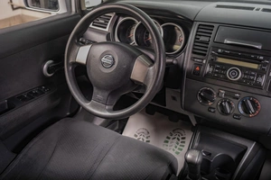 Седан Nissan Tiida 2013 года, 959000 рублей, Томск