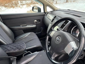 Хетчбэк Nissan Tiida 2010 года, 750000 рублей, Красноярск