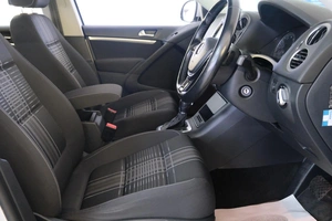 Внедорожник Volkswagen Tiguan 2015 года, 1629000 рублей, Омск