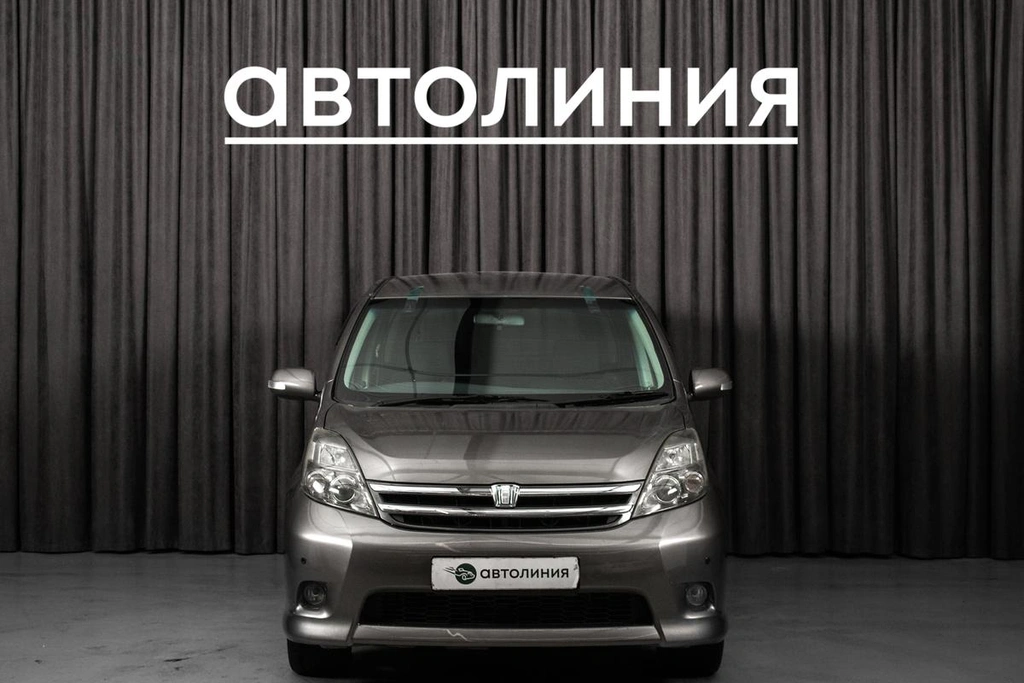 Минивэн Toyota Isis 2008 года, 829000 рублей, Красноярск