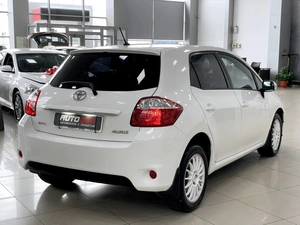 Хетчбэк Toyota Auris 2010 года, 897000 рублей, Солонцы