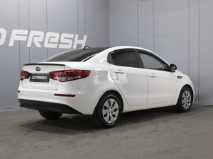 Седан Kia Rio 2016 года, 1020000 рублей, Омск